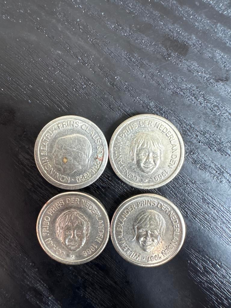 Set van 4 Nederlandse 5 cent munten met koninklijke portrett, Setje, Koningin Beatrix, Ophalen of Verzenden, Geboorte of Huwelijk