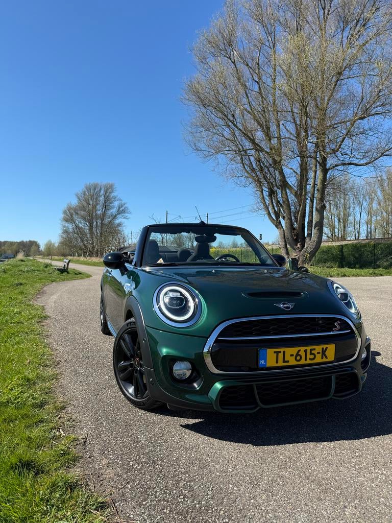 Mini Cabrio 2.0 192pk Aut 2018 Groen JCW, Auto's, 1998 cc, Zwart, 4 stoelen, Leder en Stof