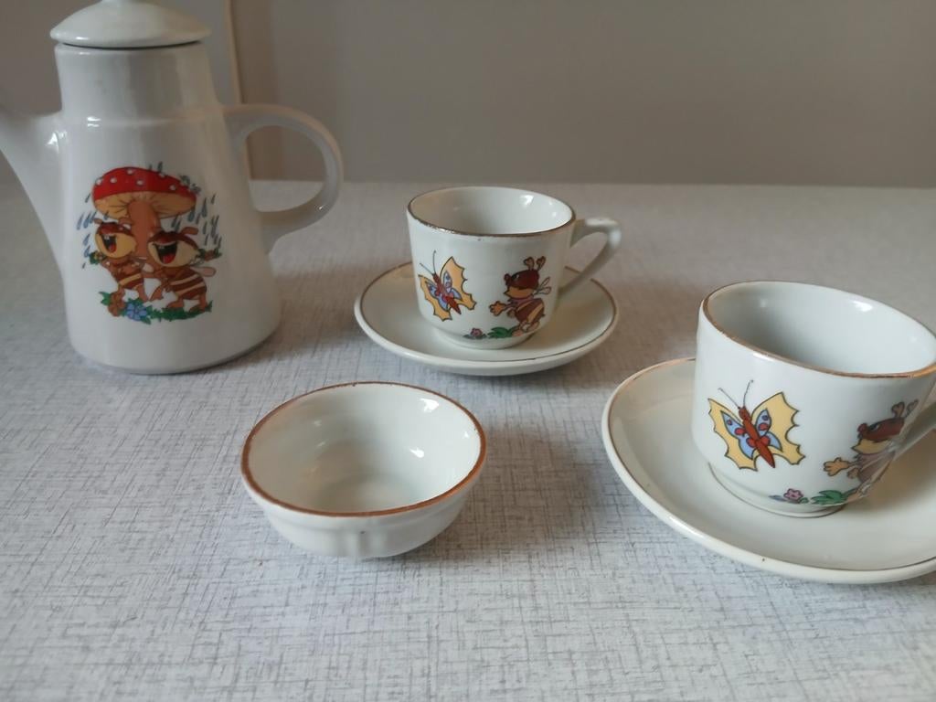 kinderserviesje met paddenstoel en vlinders, Ophalen of Verzenden, Gebruikt