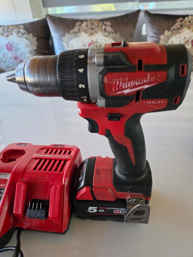 Milwaukee M18 FUEL Klopboormachine met Accu en Lader, Ophalen of Verzenden, Boor- en Schroefmachine, Variabele snelheid, Gebruikt