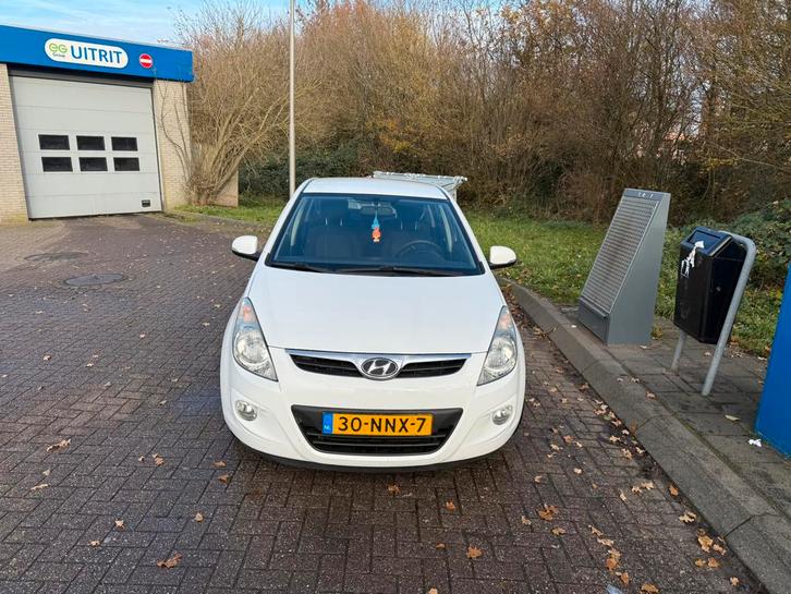 Hyundai i20 1.2 5-DRS 2010 Wit, Auto's, Hyundai, Particulier, i20, Benzine, A, Hatchback, Handgeschakeld, Origineel Nederlands