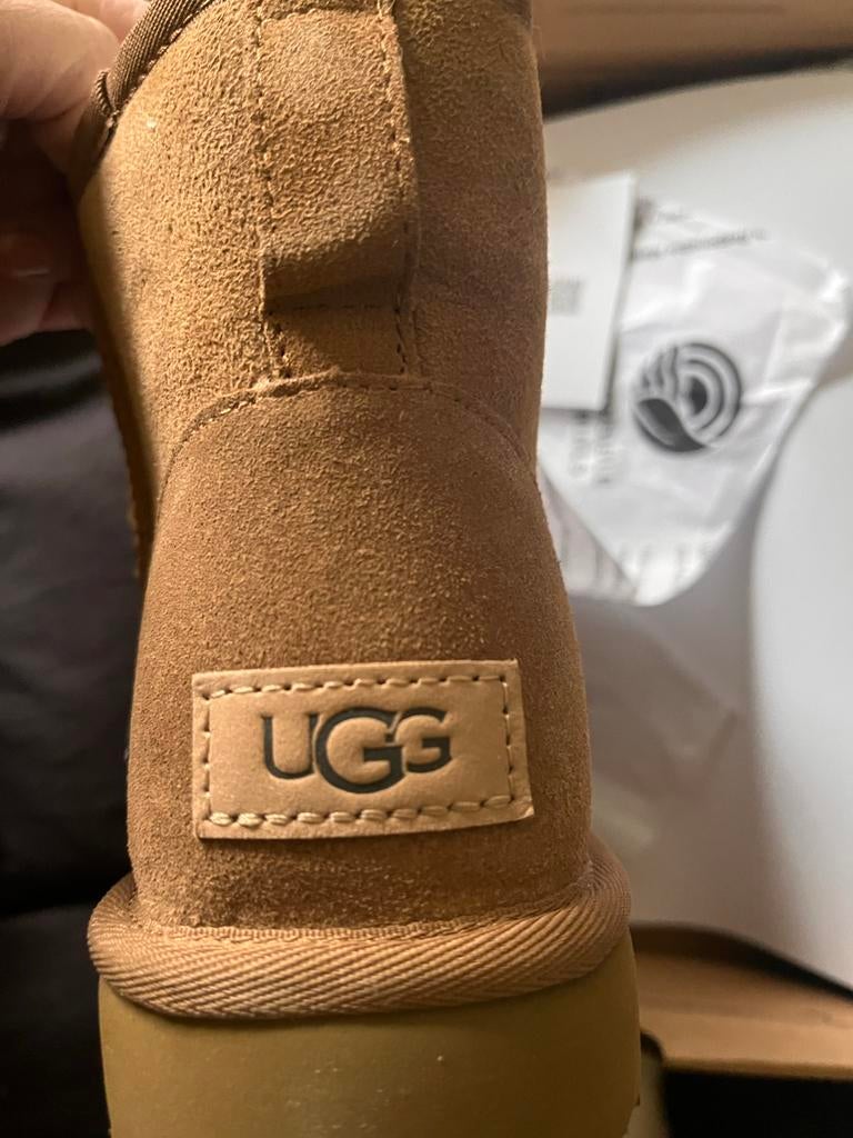 Nieuwe UGG Classic Mini II laarzen - Maat 39, Ophalen of Verzenden, Nieuw, Bruin, Lage of Enkellaarzen