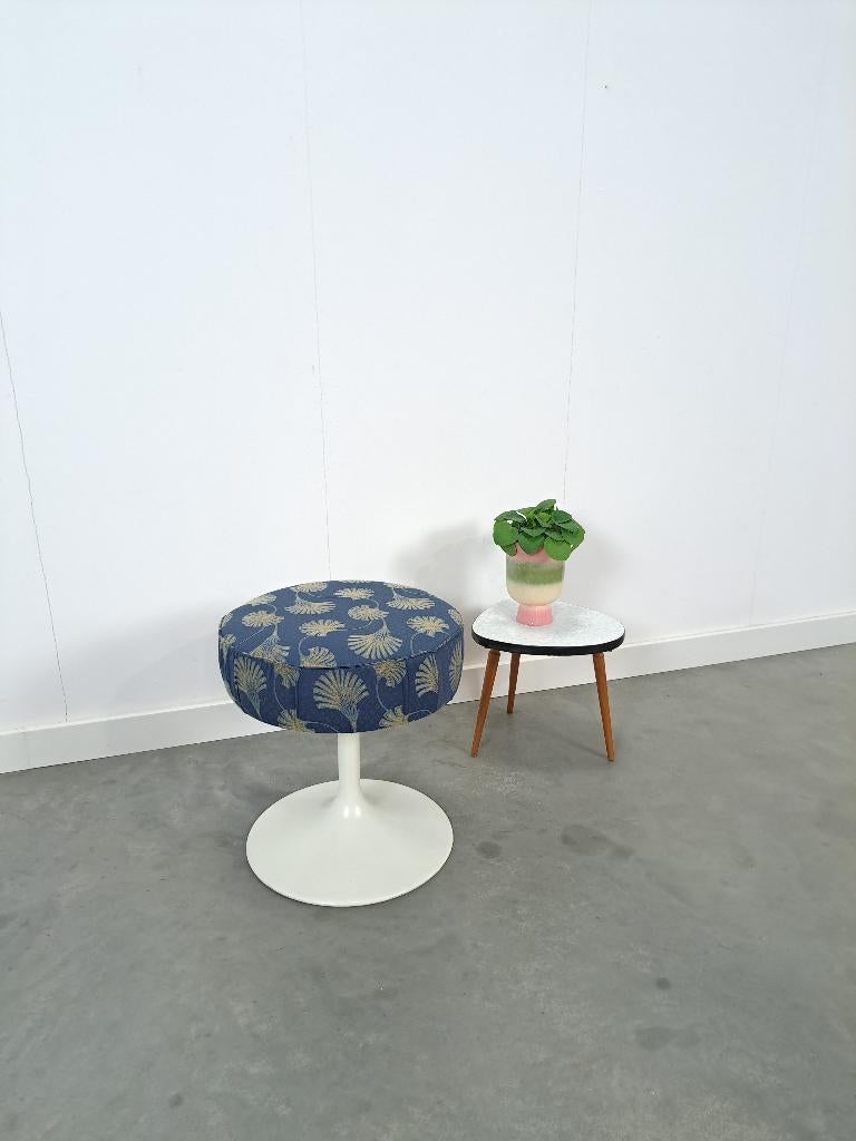 Space age wit metalen tulip kruk, stool vintage, Ophalen of Verzenden, Gebruikt, Staal