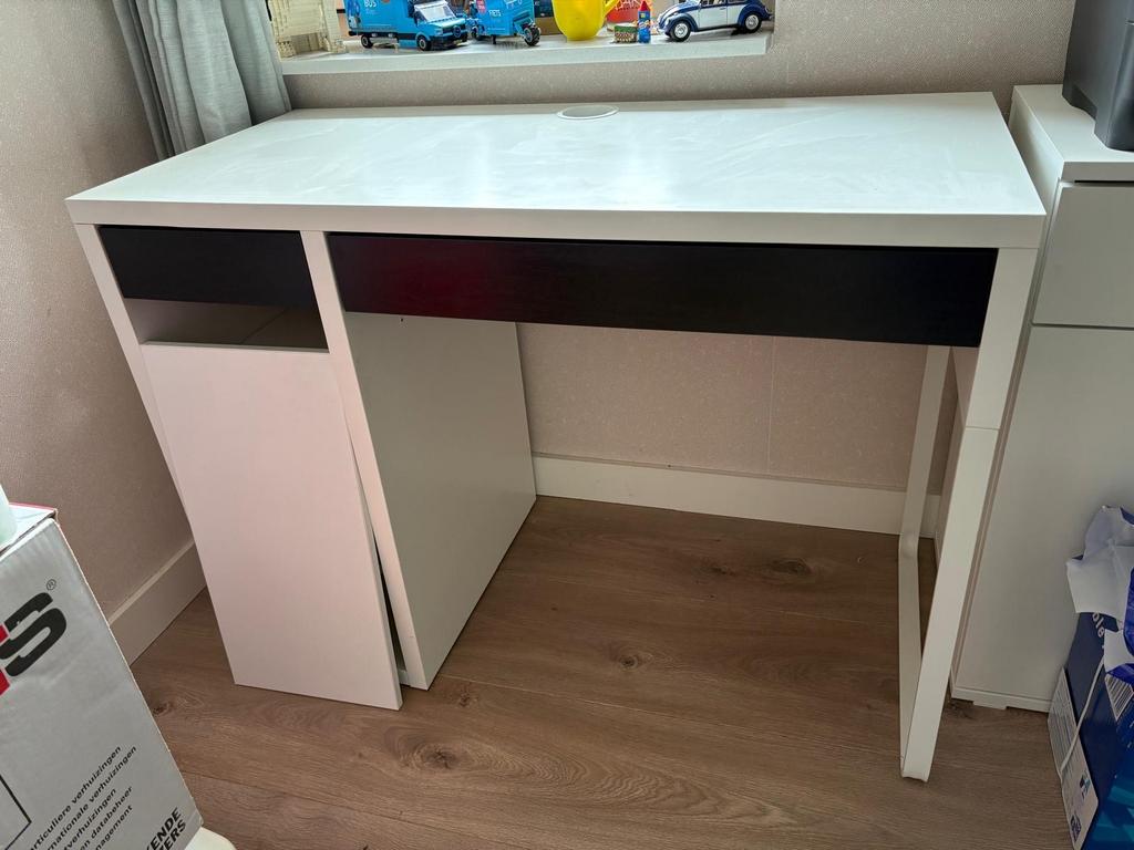 Modern wit kinderbureau met lades micke van IKEA, Huis en Inrichting, Bureaus, Ophalen, Met lades, Spaanplaat of MDF, Zo goed als nieuw