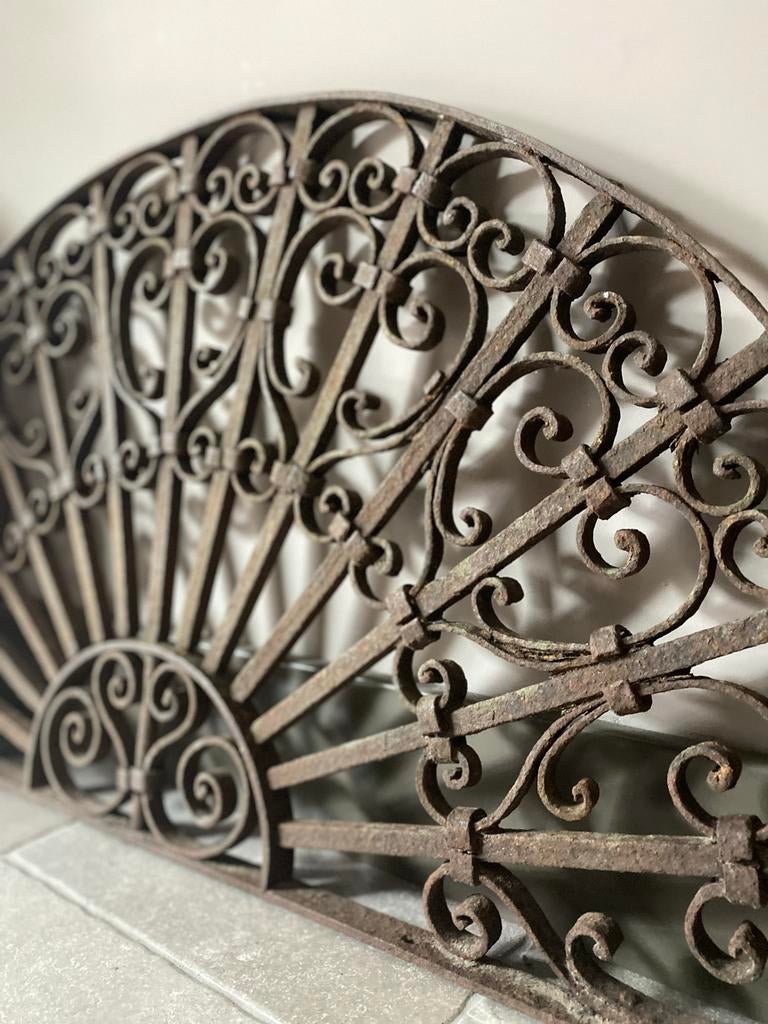 Rooster halfrond ijzer sierhekwerk deurrooster tuindecoratie, Tuin en Terras, Ophalen, Gebruikt, IJzer, Sierhekwerk
