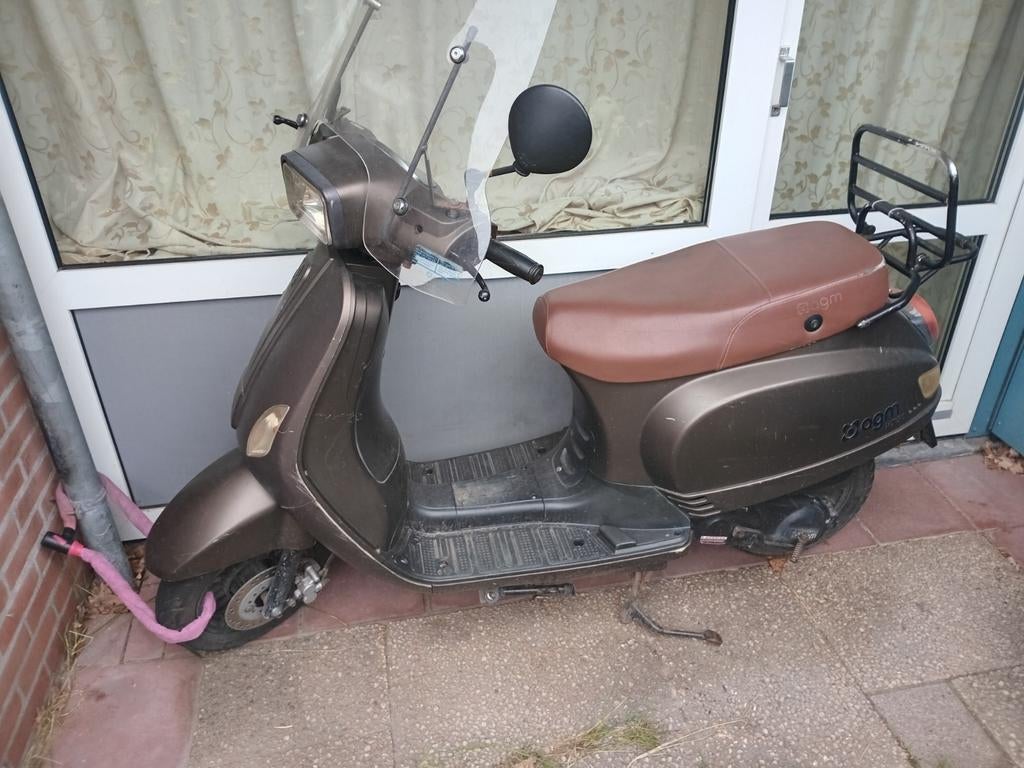 AGM VX50  staat in Amstelveel, Ophalen of Verzenden, Gebruikt, Benzine, Overige merken