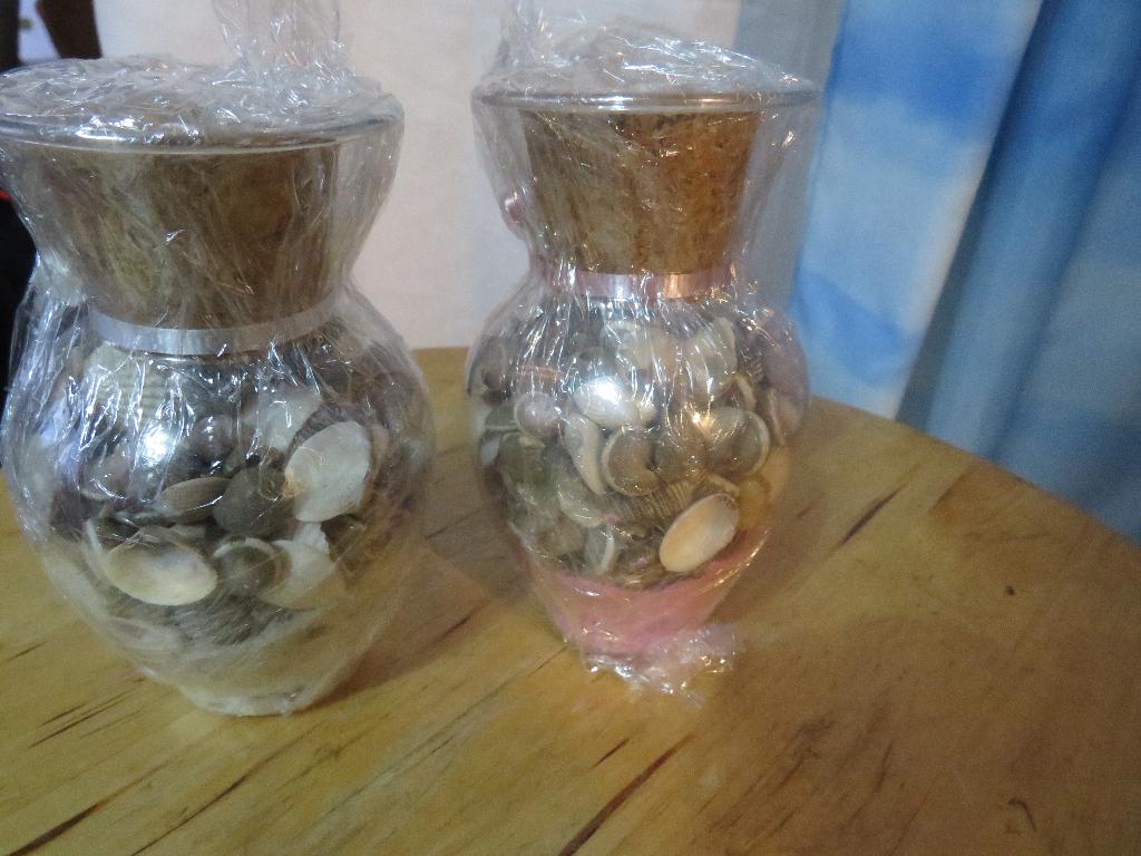 2 stuks caribean toeristenitems vaasje schelpen en zand, Antiek en Kunst, Curiosa en Brocante, Ophalen of Verzenden