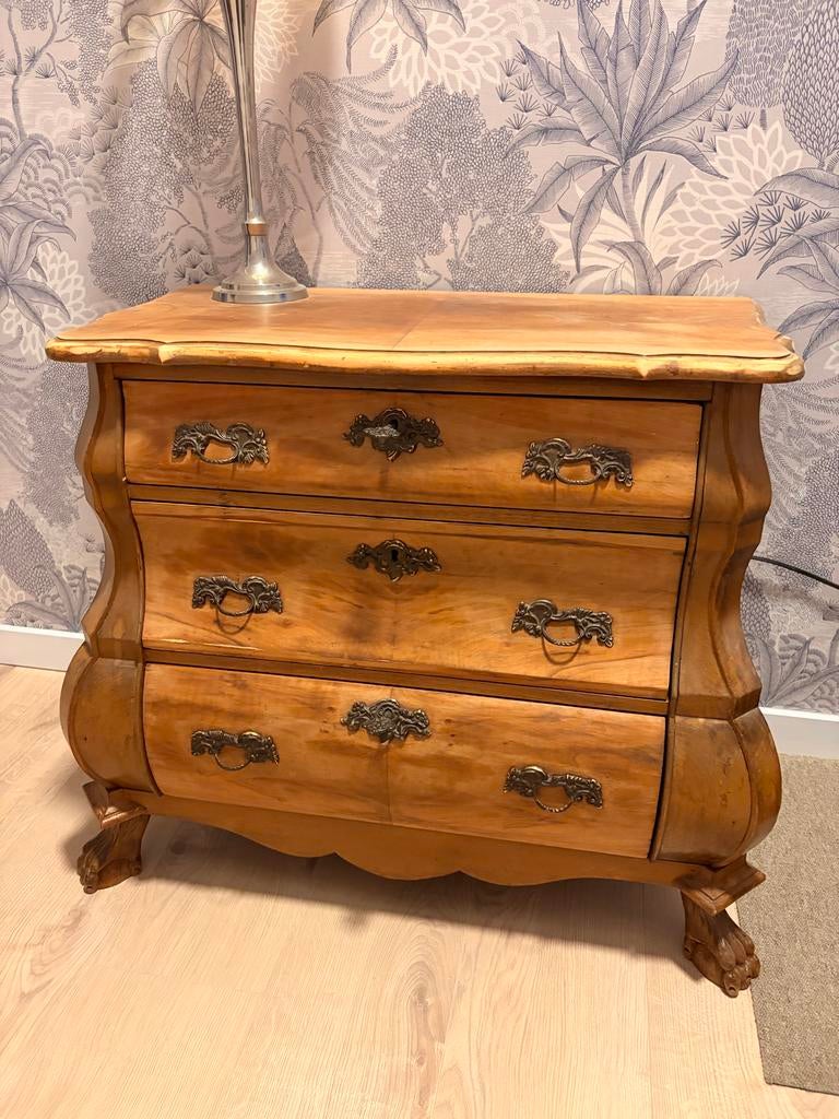 Antieke commode / buikkastje / ladekast met sierlijke poten, Antiek en Kunst, Ophalen