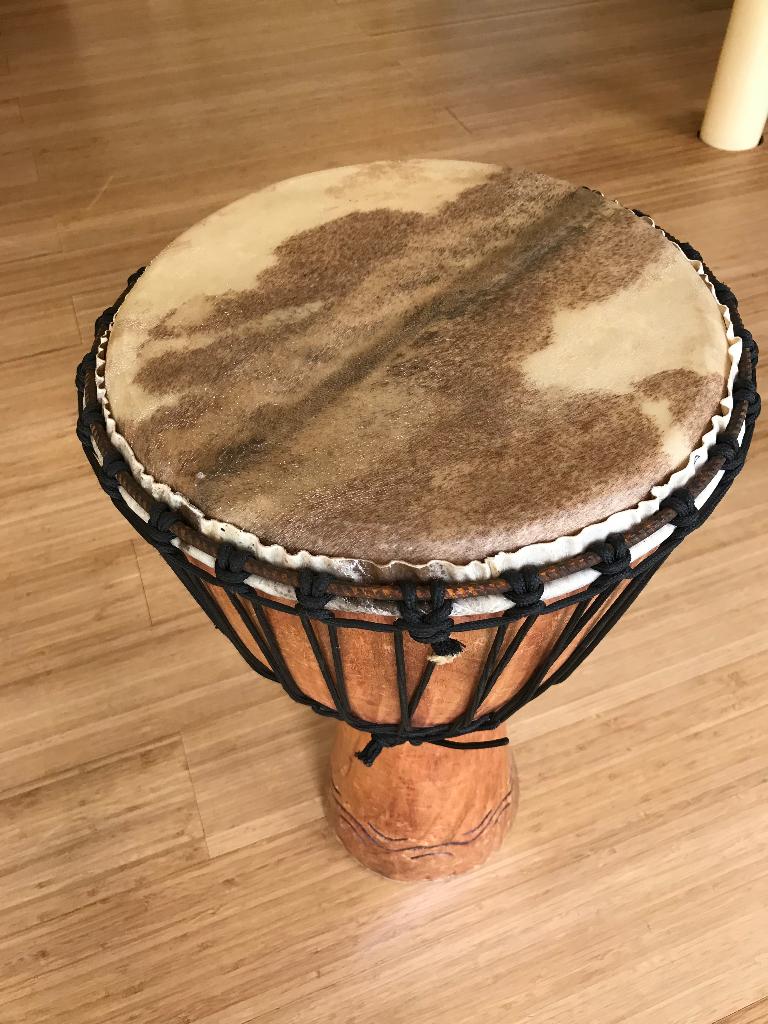 goede djembe te koop, Muziek en Instrumenten, Percussie, Ophalen, Gebruikt, Trommel