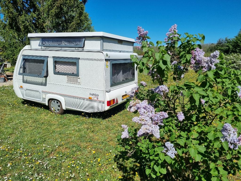 Te koop Rapido caravan club 32 uit 1998, Caravans en Kamperen, Vast bed, Tot en met 2, 4 tot 5 meter, 500 - 750 kg
