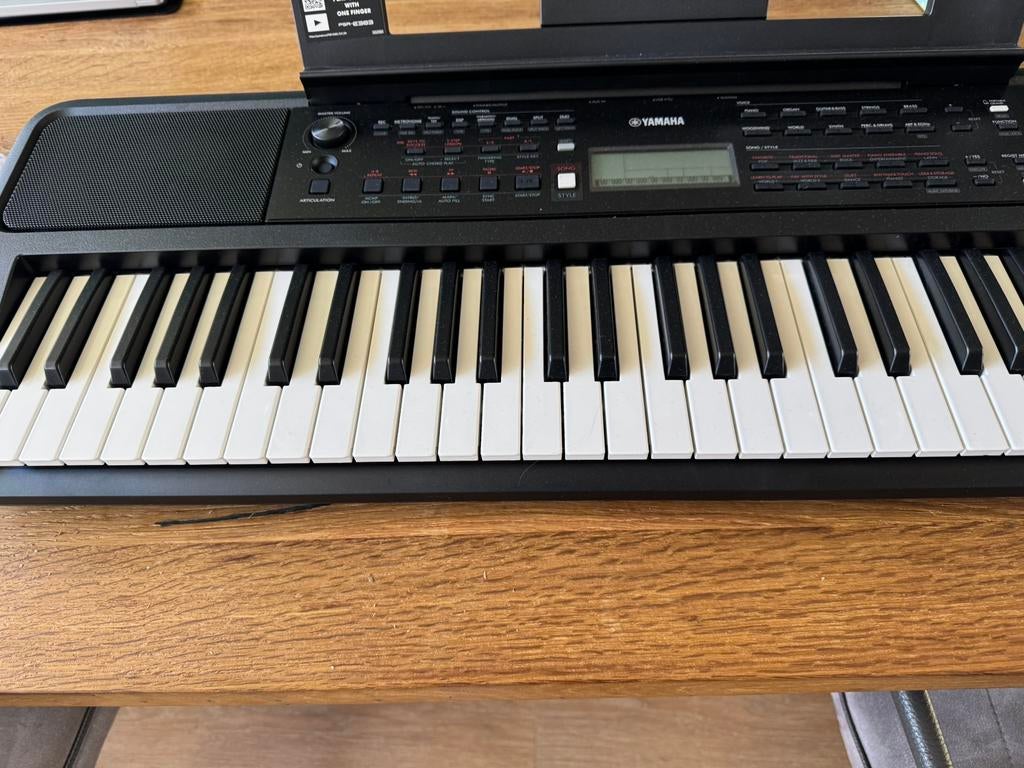 Keyboard psr s383 yamaha, Muziek en Instrumenten, Keyboards, Ophalen of Verzenden, Zo goed als nieuw, 61 toetsen, Yamaha
