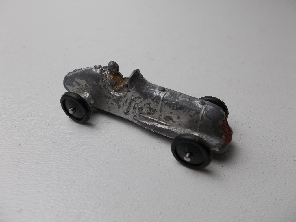 1939 Dinky Toys 35B FORMULE 1 RACING CAR.