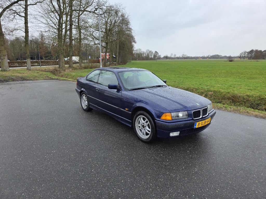 Nieuwe APK,,BMW 3-Serie 2.0 I 320 Coupe AUT 1995 Blauw, Auto's, BMW, Automaat, Blauw, Particulier, 6 cilinders