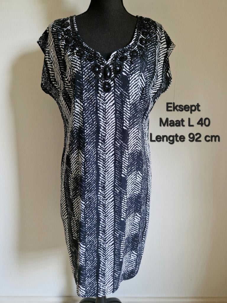 Eksept jurk zwart wit met kralen kraag
Maat L / 40, Ophalen of Verzenden, Zo goed als nieuw, Maat 38/40 (M), Zwart