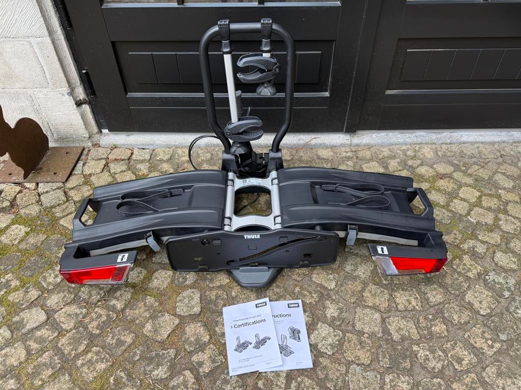 Thule EasyFold XT 933 fietsendrager in NIEUWSTAAT, Auto diversen, Fietsendragers, Zo goed als nieuw, Trekhaakdrager, 2 fietsen