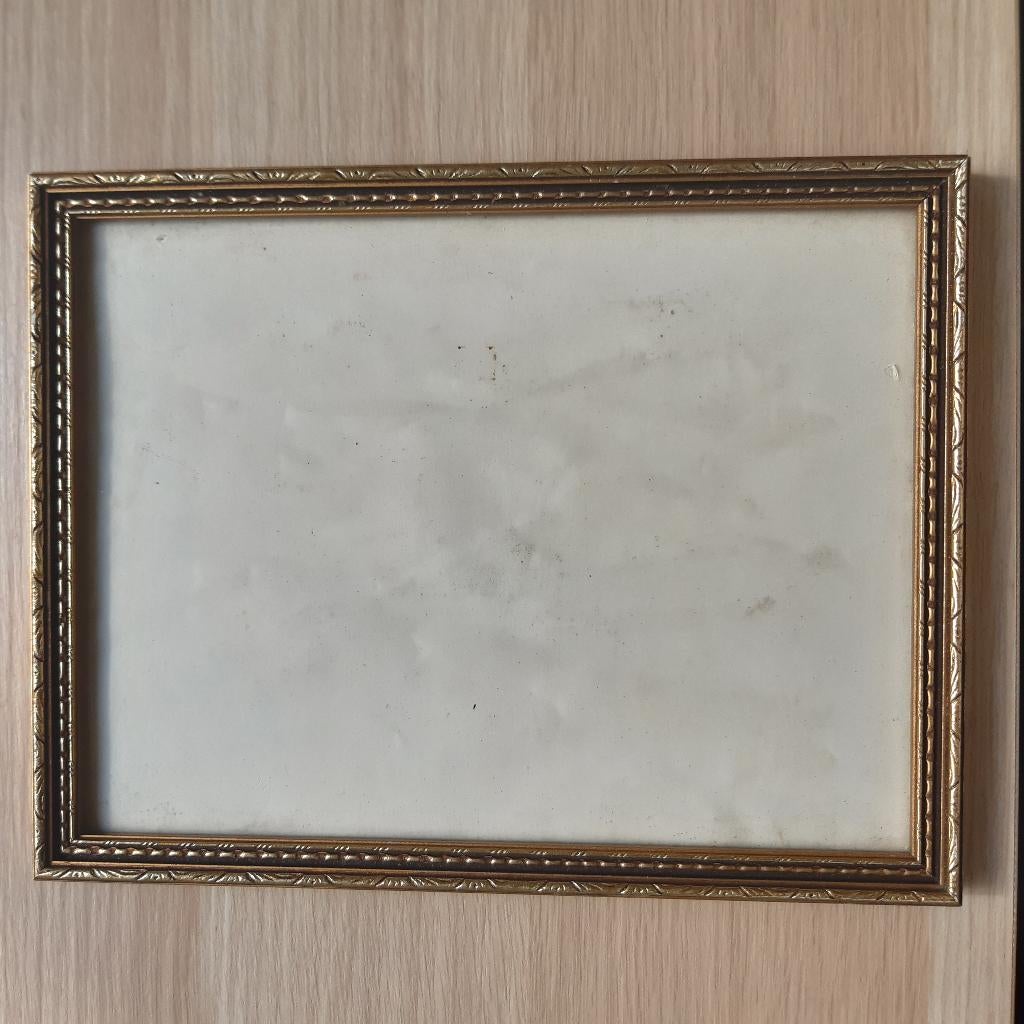 Klassieke goudkleurige houten fotolijst 24X19 cm., Audio, Tv en Foto, Fotografie | Fotolijsten, Ophalen of Verzenden, Gebruikt