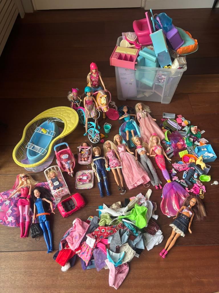 Uitgebreide Barbie collectie, Kinderen en Baby's, Speelgoed | Poppen, Ophalen of Verzenden, Zo goed als nieuw, Barbie