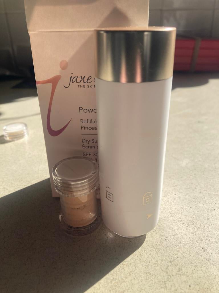 Jane Iredale Powder-Me SPF 30 Golden, Sieraden, Tassen en Uiterlijk, Uiterlijk | Cosmetica en Make-up, Gebruikt, Gehele gezicht