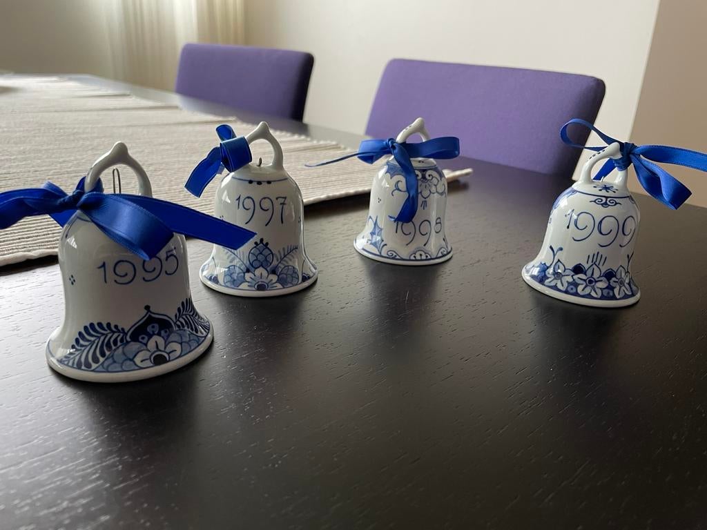 4 Delft porceleyne fles kerst belletjes met lint, Ophalen, Zo goed als nieuw, Overige stijlen