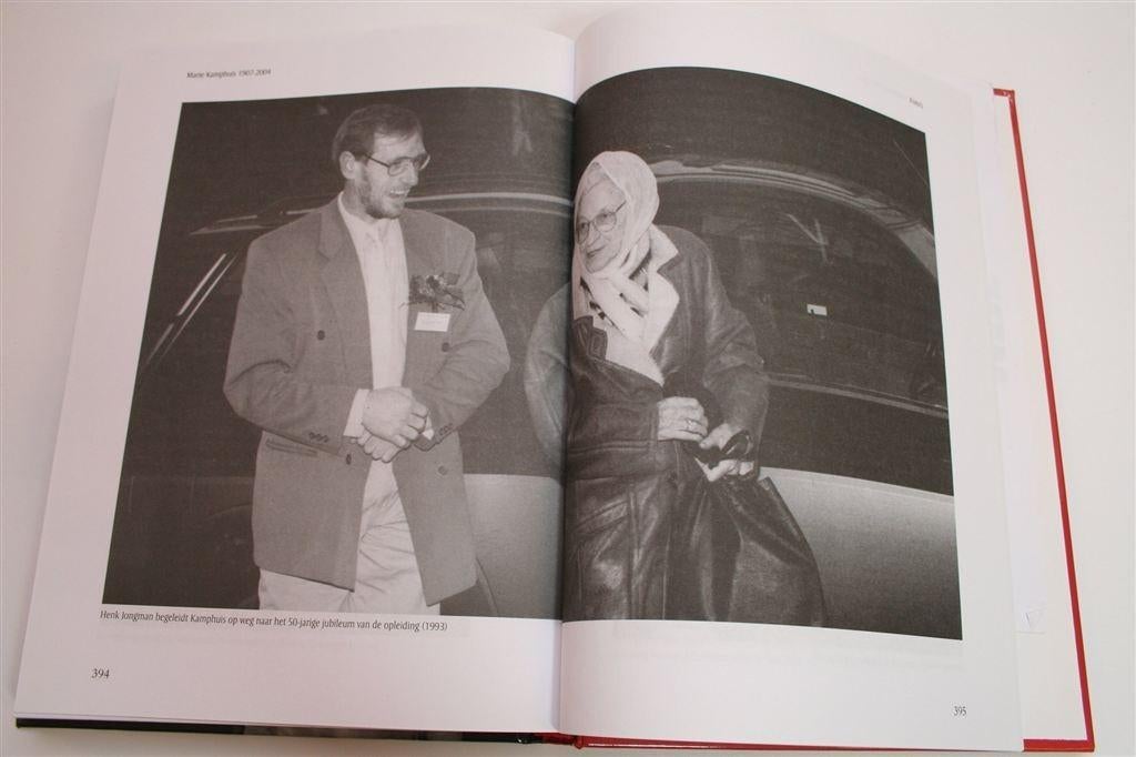 Marie Kamphuis — Grondlegger van Modern Maatschappelijk Werk, Ophalen of Verzenden, Zo goed als nieuw