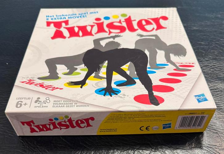 Hasbro twister spel met 2 extra moves!, Hobby en Vrije tijd, Gezelschapsspellen | Overige, Gebruikt, Een of twee spelers, Drie of vier spelers