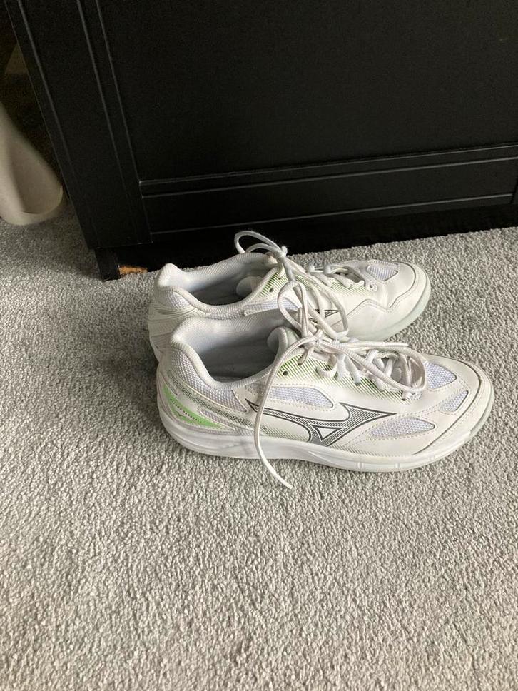 Mizuno zaalschoenen / gymschoenen maat 39, Kleding | Dames, Schoenen, Zo goed als nieuw, Sportschoenen, Wit, Ophalen of Verzenden