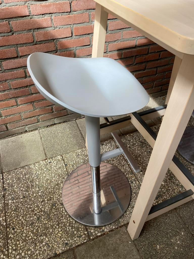 IKEA Nörraker Bartafel met 2 Janninge Barkrukken, Ophalen, Draaibaar, Zo goed als nieuw, 90 cm of meer