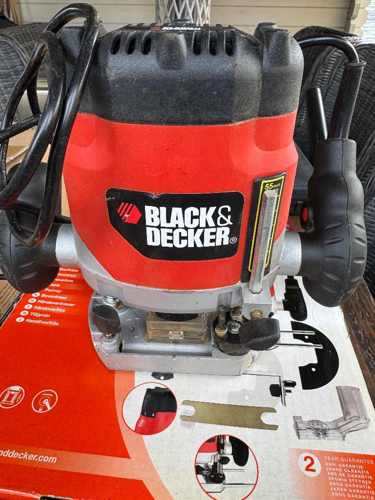 Bovenfrees Black and Decker 1100watt, Ophalen of Verzenden, Zo goed als nieuw, Bovenfrees, Black&Decker