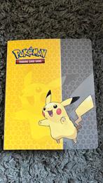 Pokemon kaarten in een pokemon map, Hobby en Vrije tijd, Verzamelkaartspellen | Pokémon, Ophalen, Zo goed als nieuw, Meerdere kaarten