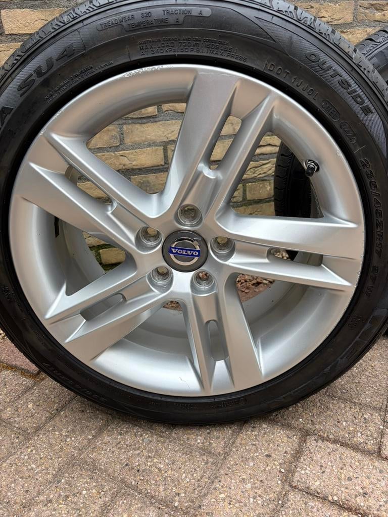 Mooie zomerbanden met velgen Volvo, Auto-onderdelen, Banden en Velgen, Ophalen, Banden en Velgen, 235 mm, VL