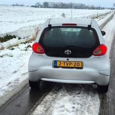 Toyota Aygo 1.0 12V Vvt-i 3DRS MMT 2006 Grijs, Ophalen of Verzenden