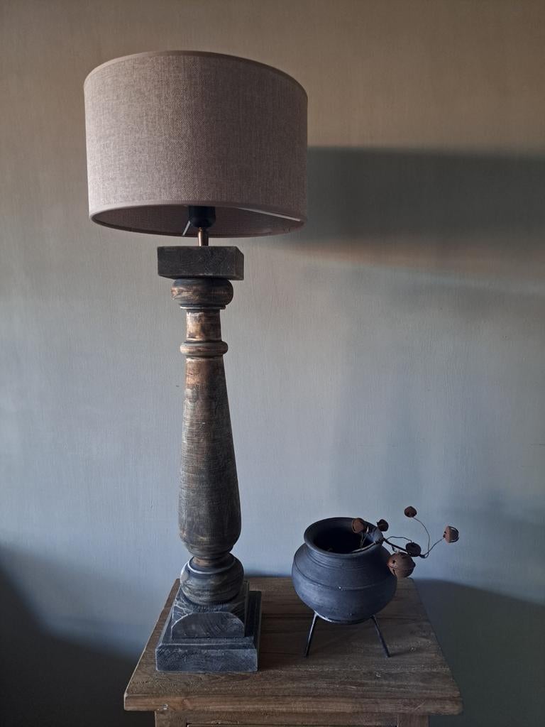 Hoge houten lampenpoot met lampenkap sober,landelijk, Ophalen of Verzenden, Zo goed als nieuw, X, X