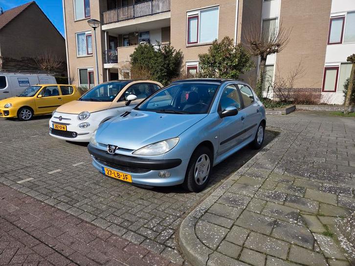 Peugeot 206 1.6 16V 5D 2002 Grijs, Auto's, Peugeot, Particulier, ABS, Airbags, Airconditioning, Boordcomputer, Centrale vergrendeling
