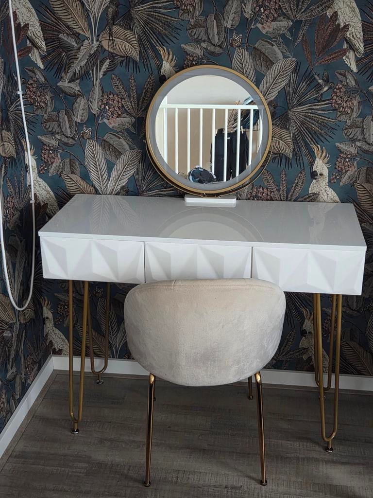 Elegante Kaptafel met Verlichte Spiegel en Gouden Accent, 100 tot 150 cm, 100 tot 150 cm, Modern, Elegant, Luxe, Ophalen of Verzenden