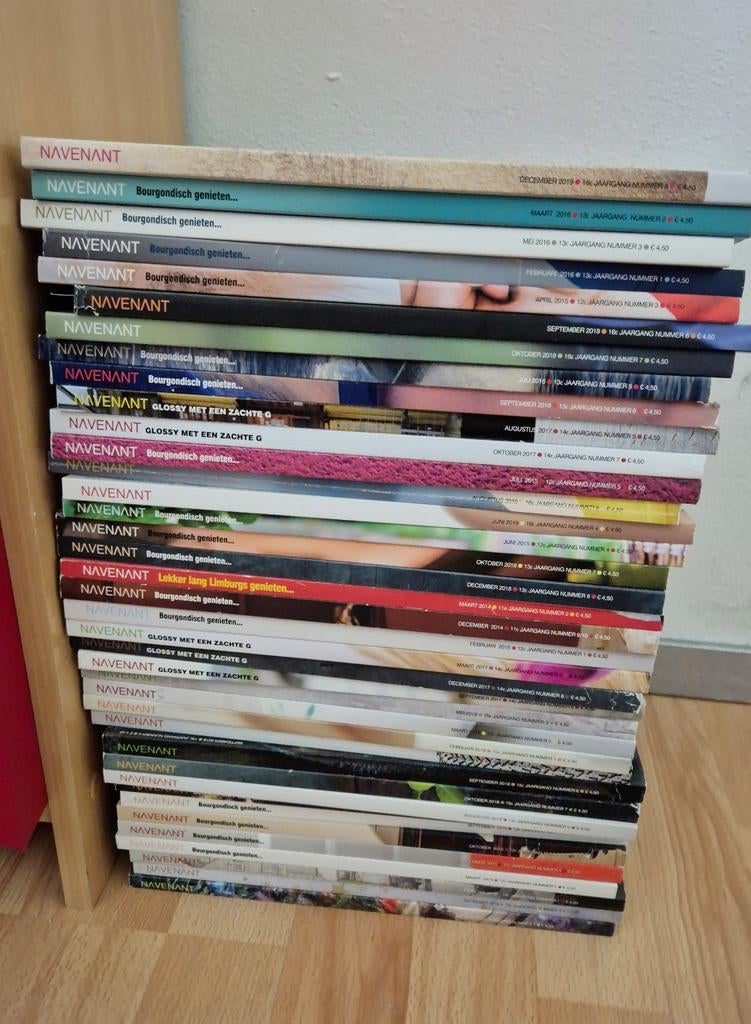Grote stapel Navenant magazines, Ophalen, Gelezen