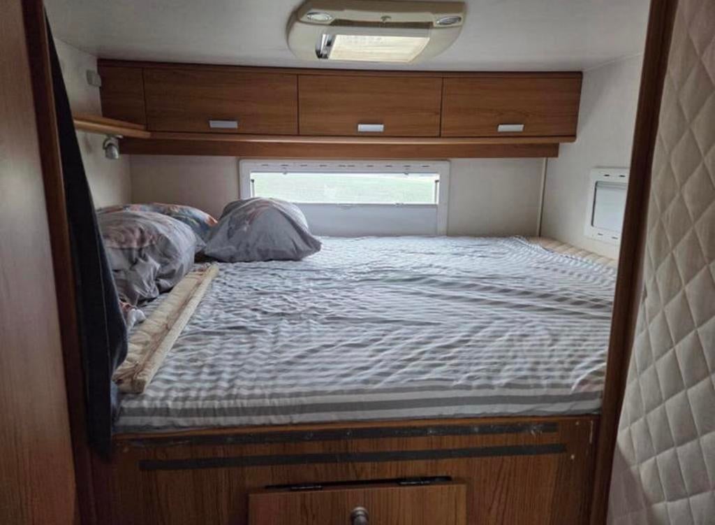 Caravans And Camping 5-6