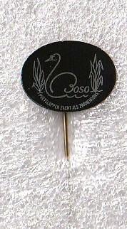 blikken speld Boso poetslappen, met zwaan, Ophalen of Verzenden, Gebruikt, Overige onderwerpen, Speldje of Pin