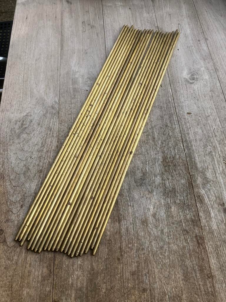 21 roedes (messing?) voor een traploper, Huis en Inrichting, Ophalen, Gebruikt