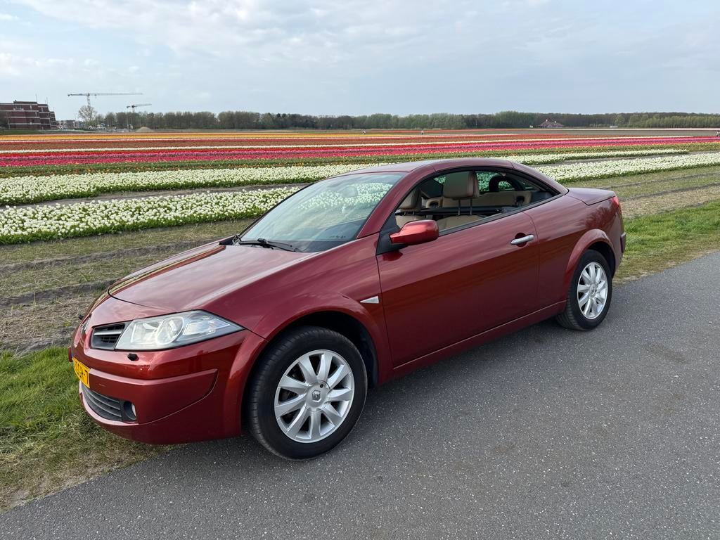 Renault Mégane 1.6 16V 82KW Cabrio E4 2008 Rood, Auto's, Renault, Voorwielaandrijving, 4 cilinders, Cabriolet, 4 stoelen
