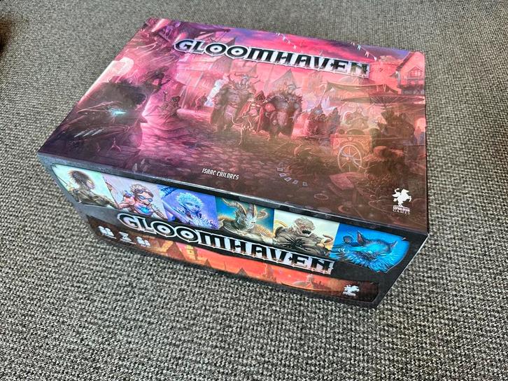 Gloomhaven met insert en volledig gereset, Hobby en Vrije tijd, Gezelschapsspellen | Bordspellen, Gebruikt, Een of twee spelers