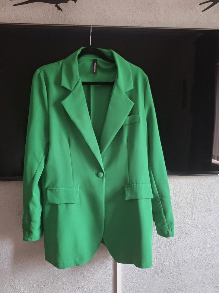 Groene blazer maat 44, Kleding | Dames, Jasjes, Kostuums en Pakken, Ophalen of Verzenden