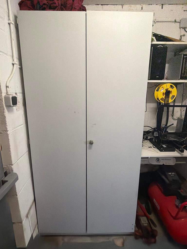 Degelijke kast voor schuur, zolder of garage, Huis en Inrichting, Kasten | Kledingkasten, Gebruikt, 150 tot 200 cm, 50 tot 100 cm