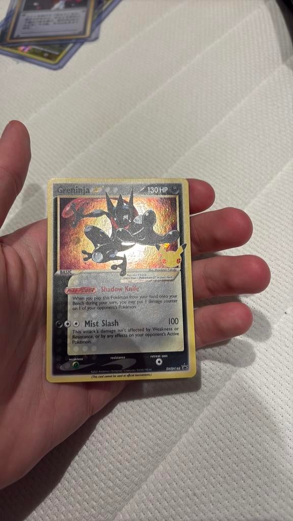 Greninja gold star SWSH144, Hobby en Vrije tijd, Verzamelkaartspellen | Pokémon, Ophalen of Verzenden