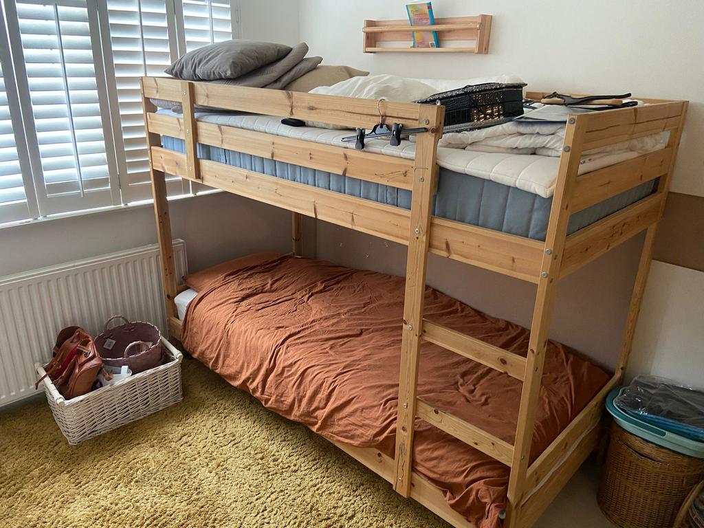 Stapelbed (zonder matras) gratis af te halen, Huis en Inrichting, Slaapkamer | Stapelbedden en Hoogslapers, Ophalen of Verzenden