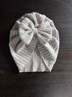 Schattige baby muts met strik, Meisje, Ophalen of Verzenden, Zo goed als nieuw, Maat 86