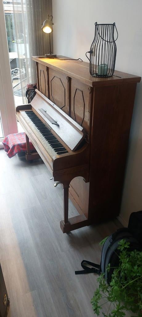 Oude piano van C. Steinbach, zoekt nieuwe eigenaar, Ophalen, Gebruikt, Bruin, Piano