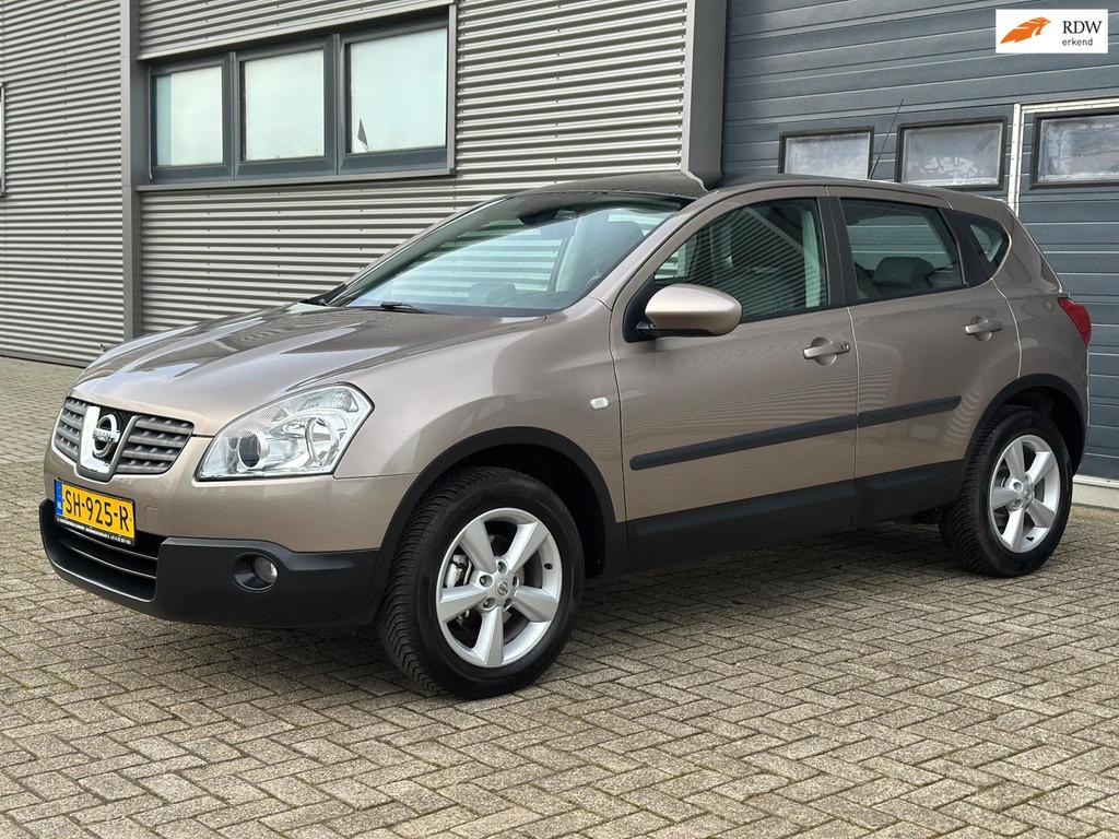 Nissan Qashqai 1.6 Acenta PANO - CLIMA - NAVI - NWE APK - NE, Voorwielaandrijving, 15 km/l, Gebruikt, 4 cilinders