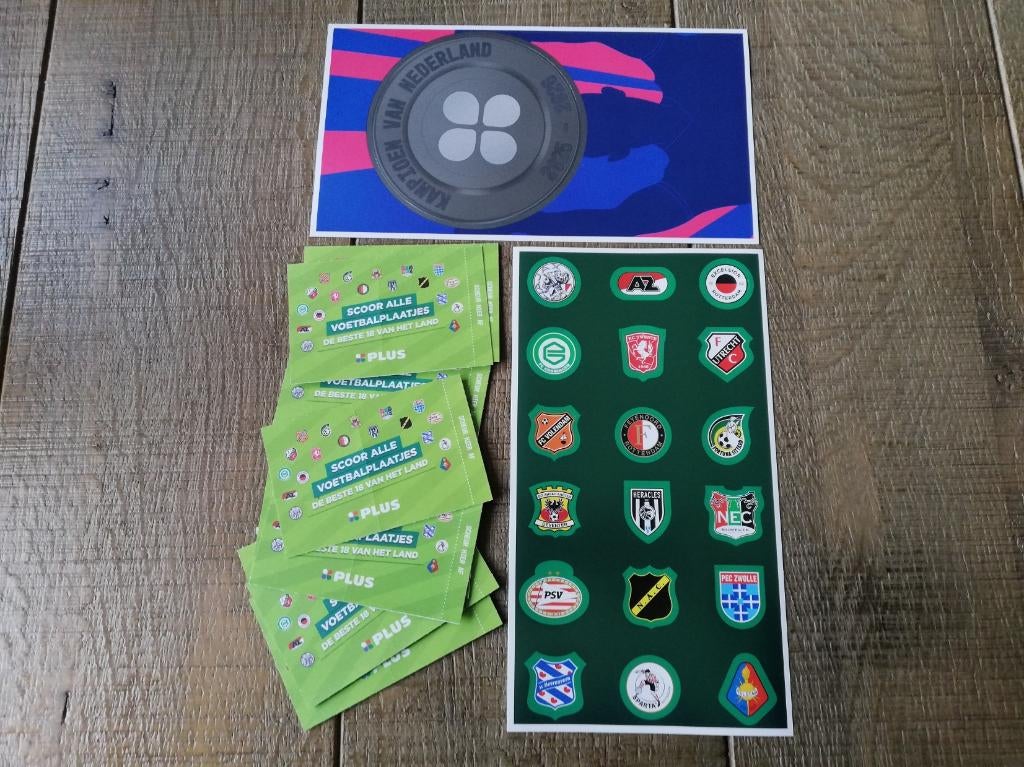Plus 36 zakjes Voetbalplaatjes en 2 XXL stickers, Plus, Ophalen