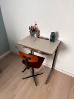 Retro kinderbureau met stoel, Kinderen en Baby's, Kinderkamer | Tafels en Stoelen, Ophalen, Gebruikt, Tafel(s) en Stoel(en)