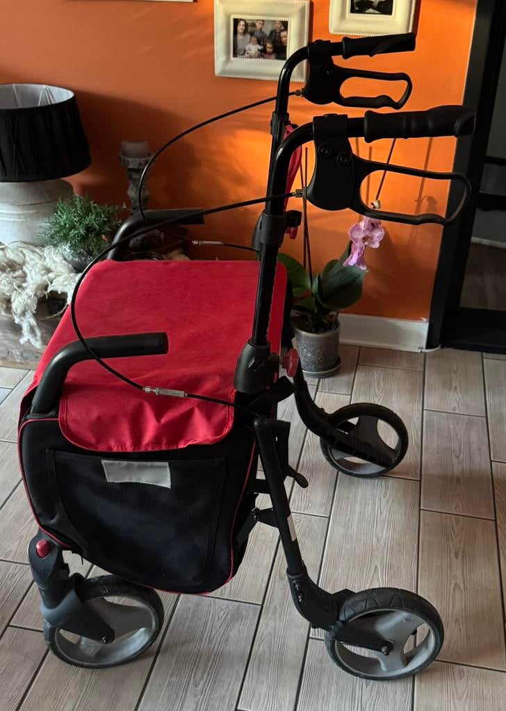 Stabiele rollator met grote wielen, Ophalen, Zo goed als nieuw